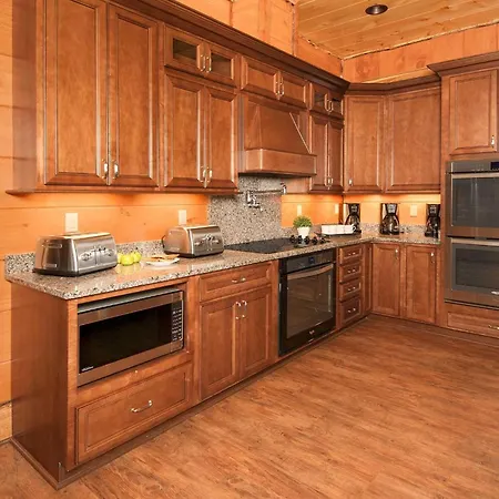 Skyview Mansion:13Bdrm, 17Bath, Sleeps 70, Indoor Pool, Amazing Views-2
