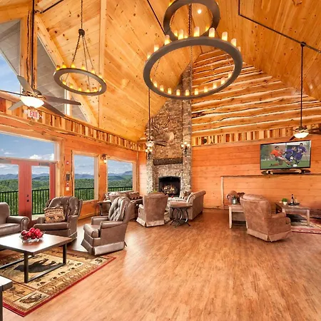 Skyview Mansion:13Bdrm, 17Bath, Sleeps 70, Indoor Pool, Amazing Views-3