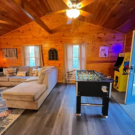 Smokey Mountain Retreat, New Hot Tub, Game Room, Sleeps 8!-3