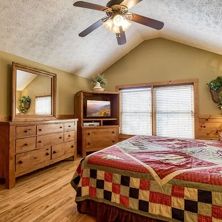 Enchanted View Lodge Cabin-3