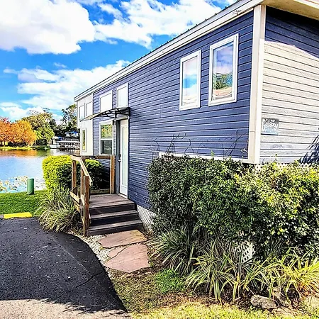 Orlando Lakefront Tiny Homes 6 Plus Month Rentals-3