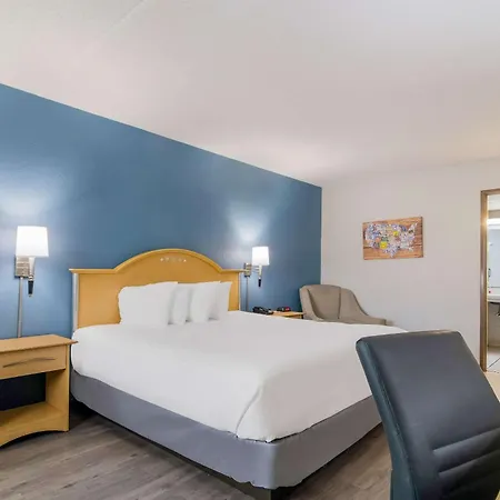 Econo Lodge Branson Theater District-2