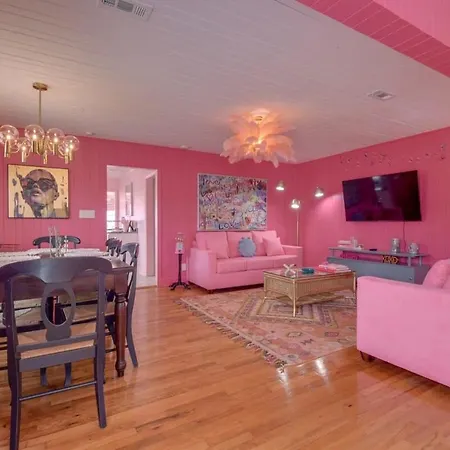 Inn The Pink One-In-A-Million Vacation Home-2
