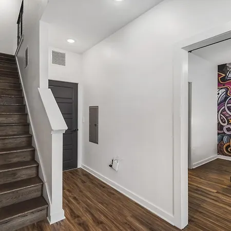 Large Patio, Rooftop Deck And Garage, 3 Miles To Broadway-3