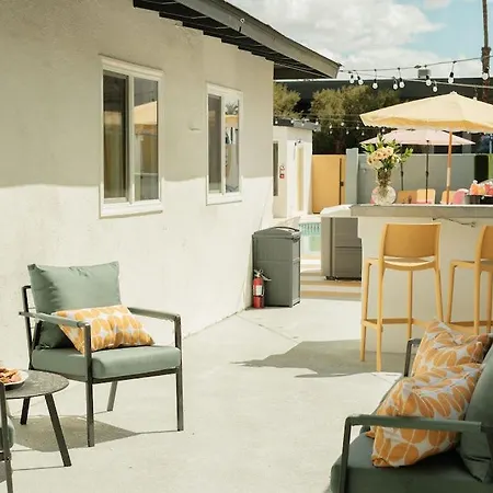 Mod Retreat In Vibrant Palm Springs-3