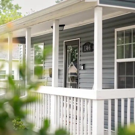 Bluewater Downtown Cottage-2