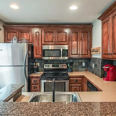 Quiet Plaza Two Bedroom 2 Bathroom-2