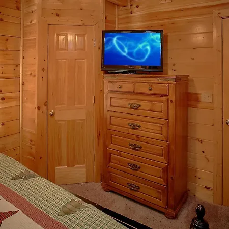A Mountain View Theater Lodge Holiday Home-3