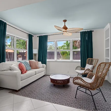 Havana Haven By Bk Stays - Family Friendly - Close To Beach - Large Heated Pool - 4 Beds - Sleeps 8-2