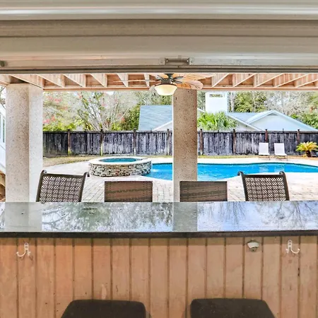 13 Moonshell Rd- Near Ocean,Huge Pool,Fully Fenced Backyard! Free Activities!-2