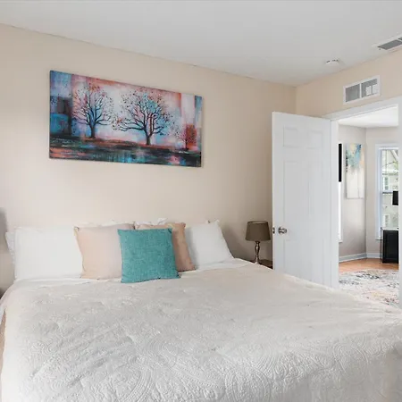 4Br Home Near Downtown Sleeps 10 - Tulip House-2