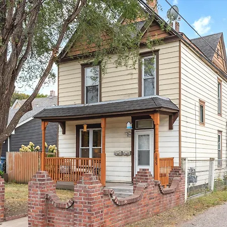 4Br Home Near Downtown Sleeps 10 - Tulip House-3
