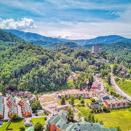 Downtown Gatlinburg Prime Location Walk Everywhere In Gatlinburg3Bed3Bath Sleeps 8-2