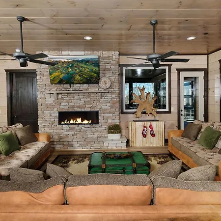 Hibernation Retreat - Luxury Pool & Mountain Views-3