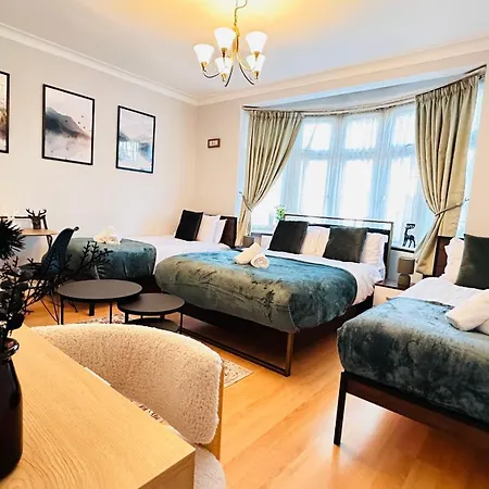 Isleworth House London By Smart Corporate Stays-3