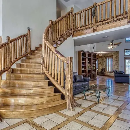 Mountain Bliss- Estate With Views - Firepit - Hot Tub - Gburg 5Min-2