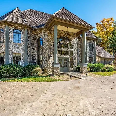 Mountain Bliss- Estate With Views - Firepit - Hot Tub - Gburg 5Min-3