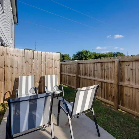 Beautiful Music City Townhome Great Location-3