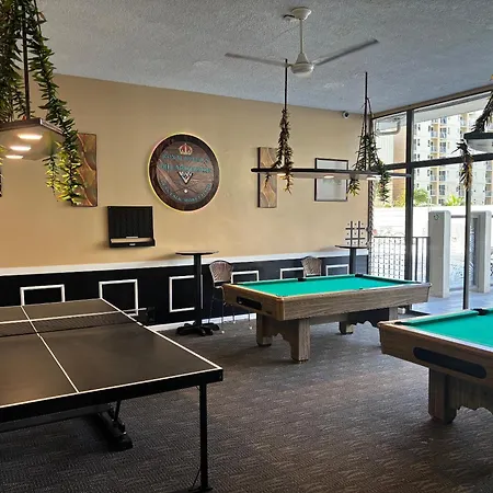 Royal Kuhio 1606 - Spacious Studio With Diamond Head City Views In The Heart Of Waikiki!-2