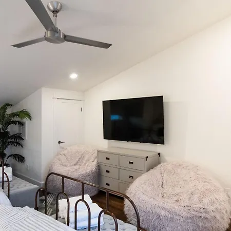 Luxury Hillsboro Village Rooftop Retreat Sleep 12 W Chef S Kitchen Smart Tvs & Garage Walk To Vanderbilt Pancake Pantry & Boutique Shopping Minutes To Broadway 12 South & The Parthenon 24 7 Hospitality-3