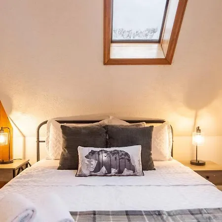 Twilight Timber - Pet Friendly Cabin With Hot Tub, And Game Room-3