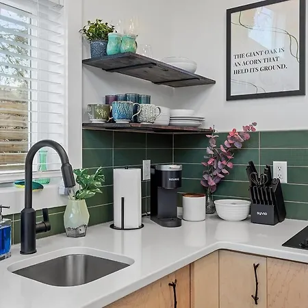 The Acorn - Tiny House In Historic Oakwood-2