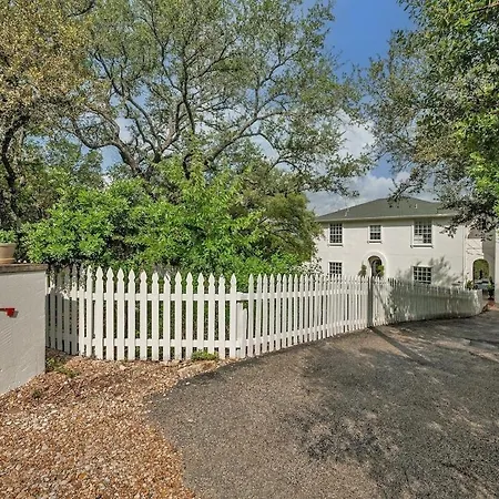 Chateau Lake Austin-3