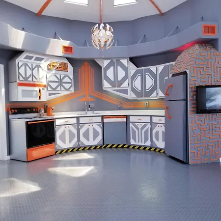 The Spaceship House!-2