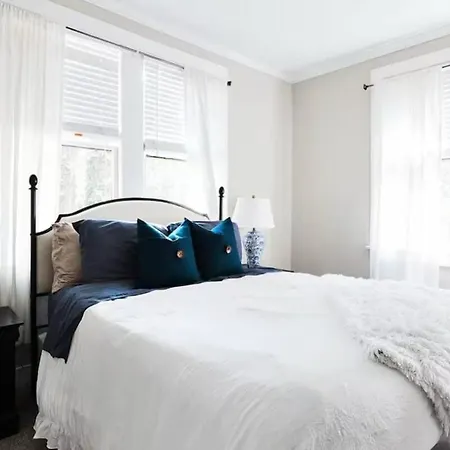 Charming 2Bed 2Bath Bungalow Shandon-2
