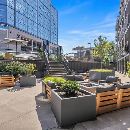 Honky Tonk Hideaway Walk To Broadway W Gym, Pool, Parking-3