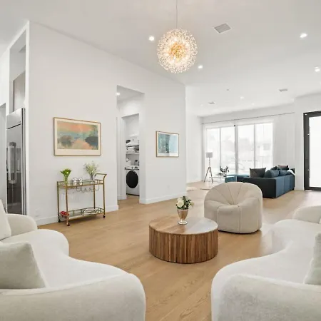 Modern High End High Ceiling 3Bd Central La-3