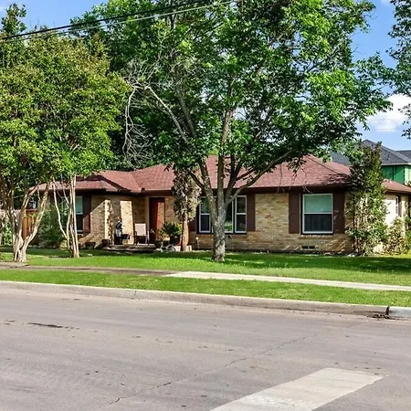 Dallas Flair House Midway-Hollow, Uptown Close By-3