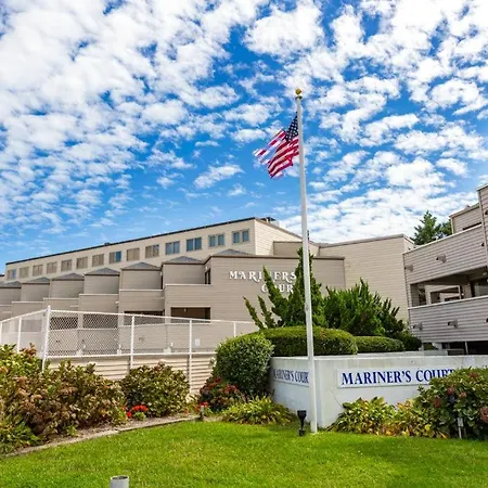Mariners Court 204-3
