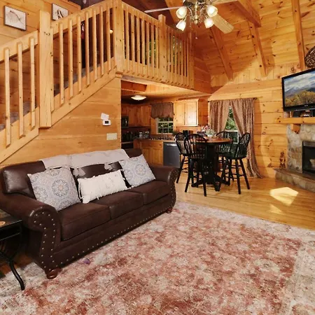 Gatlinburg Secret Splash - Private Indoor Pool, Outdoor Hot Tub, Jetted Tub + Game Room-3