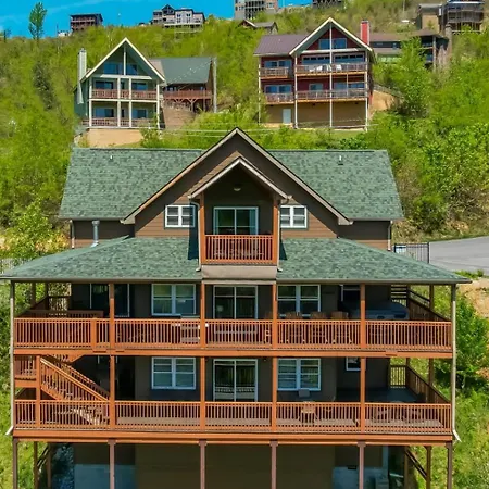 Beartastic Mountain View Lodge-2