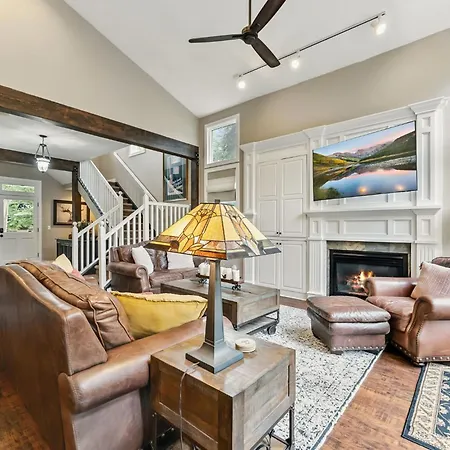 Luxurious Peak 8 Lodge 4Bdr Near Slopes With Private Hot Tub-3