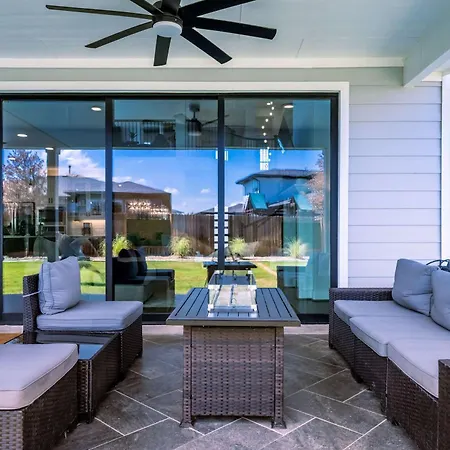 Stunning Austin Home With Office And Yard-3