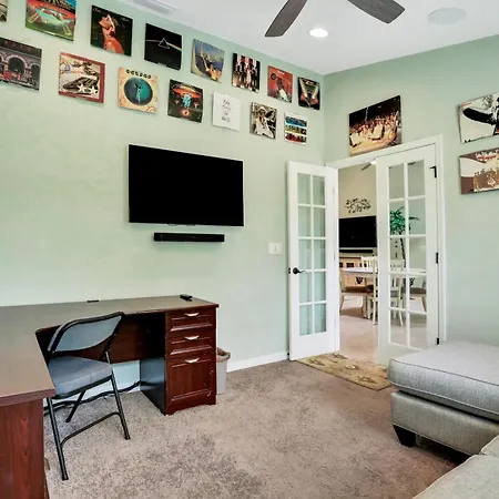 Spacious Home With Private Hot Tub, Firepit, Grill And 3 In 1 Game Table-3