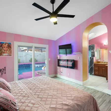 Barbie'S Dreamworld Scottsdale Hot Tub&Hometheater-2