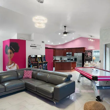 Barbie'S Dreamworld Scottsdale Hot Tub&Hometheater-3
