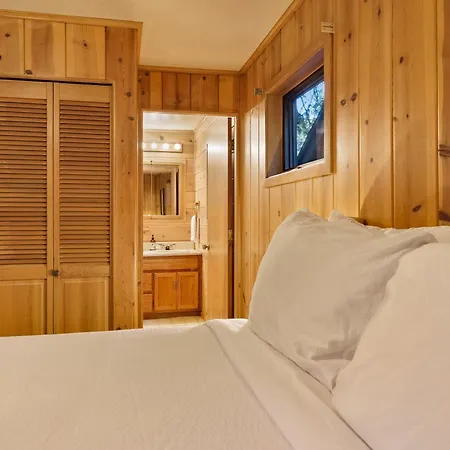 Mirror Pond Bungalow-3