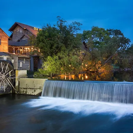 Whiskey Lullaby Lodge By American Patriot Getaways-2