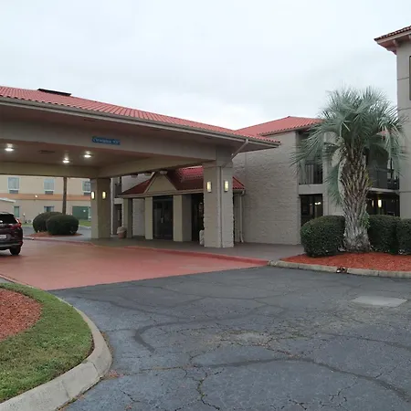 Super 8 By Wyndham Savannah-2