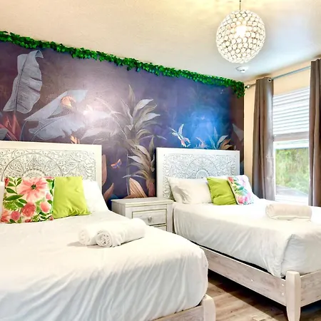 Luxury Stay: Pool, Spa, Near Disney & Outlets-3