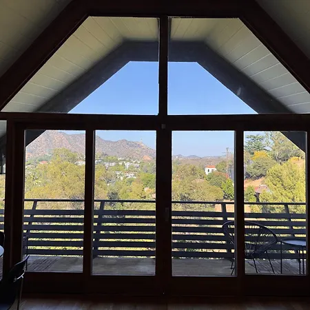 Architectural Marvel In Hollywood Hills With Views-3