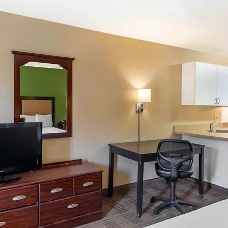 Relax Suites Extended Stay - La Mirada-3