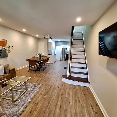 Bi-Level 3 Bedroom Plus Finished Basement That Sleeps 12-2