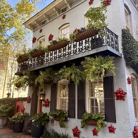 Hawkins House - Historic Savannah Stay Near Forsyth Park With Designer Interiors And Heated Pool-2