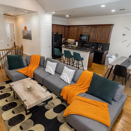 Stylish Home Private Pool, King Bed & Garage-3