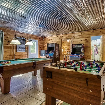 A Great Escape -Spacious Smoky Mountain Getaway Perfect For Families & Groups-2